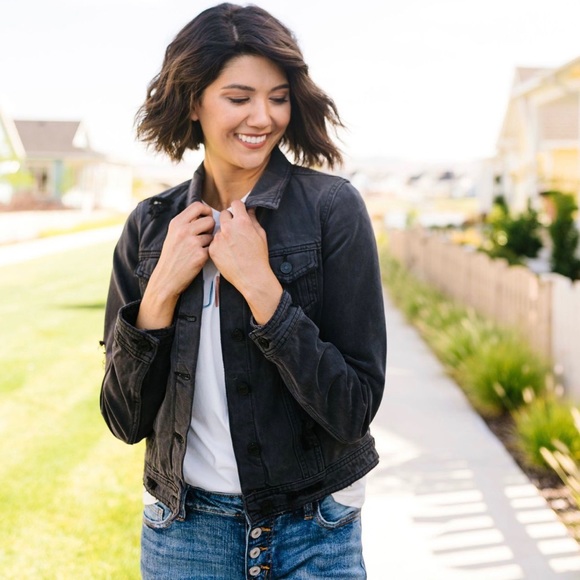 FINAL SALE❗️KanCan Black Distressed Denim Jacket - Picture 2 of 8